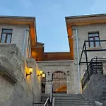 Colina Stone House *