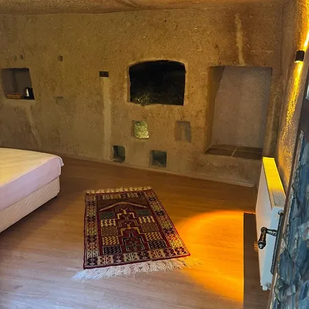 Colina Stone House *
