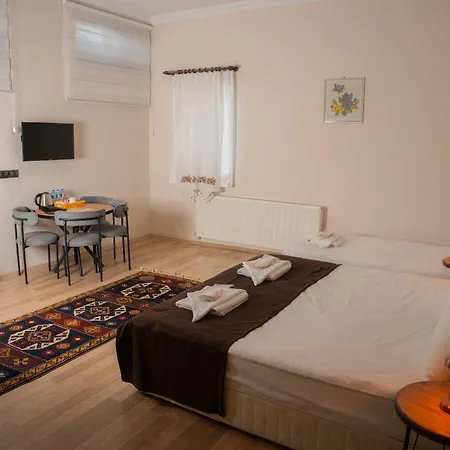 Colina Stone House *