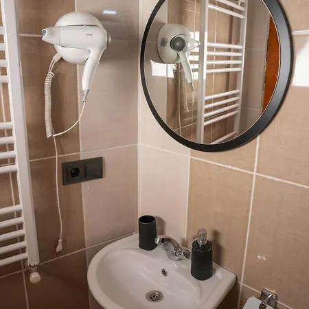 Colina Stone House *