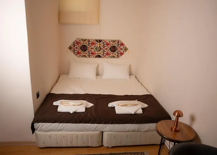 Colina Stone House Hotel *